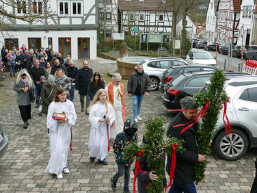 Palmsontag in St. Crescentius - Beginn der Heiligen Woche (Foto: Karl-Franz Thiede)